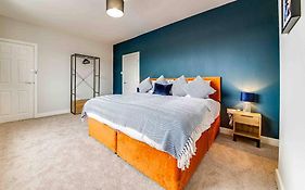 Barnsley Stay, Work Trips, Contractors, Sleeps 7 & Parking